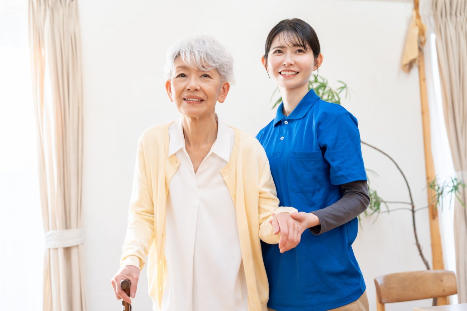 訪問介護とホームヘルパーの違いとは？制度や役割の違いや混同しやすいポイントを解説