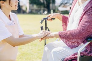 デイサービスの費用はどのくらい？料金の目安や負担を抑える制度を解説