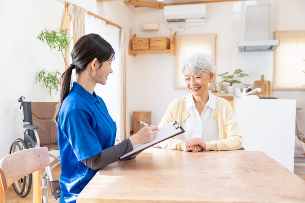 介護保険申請に必要なもの一覧｜家族が申請する場合の持ち物や注意点も解説