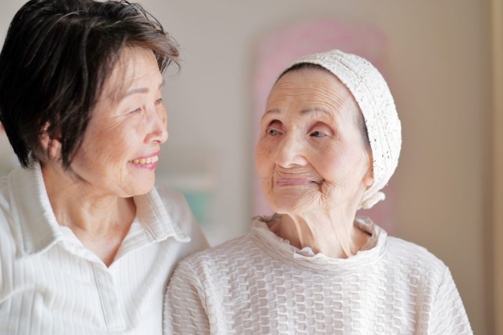 老老介護の現状とは？増え続ける背景とリスク、事前に備えるための対策を解説