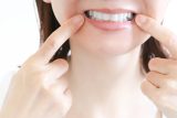 インプラント周囲炎の進行速度はどのくらい？進行を遅らせる方法や早期発見のポイントを解説