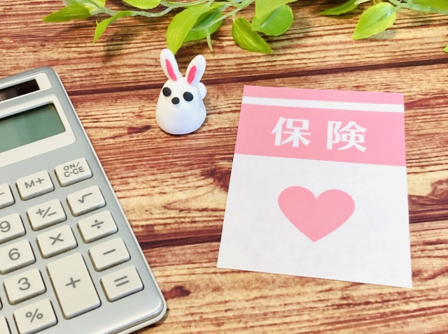 保険治療でむし歯を治す場合の治療内容は？自費診療との違いも解説