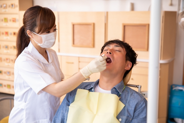 歯石除去は保険適用で受けられる？自費診療になるケースなどを解説