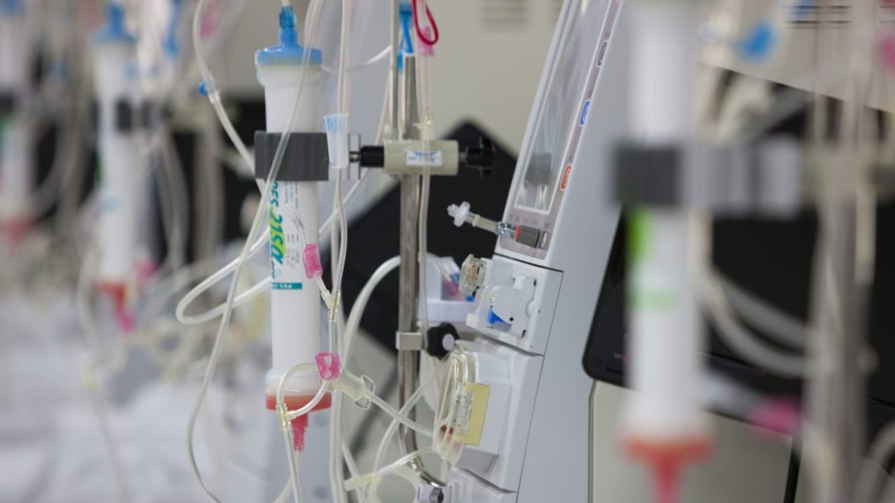 「透析シャント」とは？ 種類や手術から『むくみ』や『腫れ』など異常のサイン【医師解説】