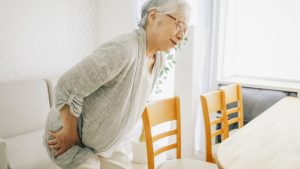 放置NG！ 『鼠径ヘルニア』のセルフチェックと治療法【医師監修】