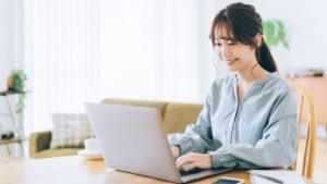 運動不足・座りすぎで大腸がんリスク上昇？ 在宅ワーク時代に今からできる予防法