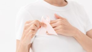 『乳がん』リスクが高い人の特徴は何？ 検診で分かる要因と対策【医師監修】