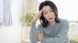 40代の『疲れ』や『動悸』は更年期だけじゃない？ 原因と受診の目安【医師解説】