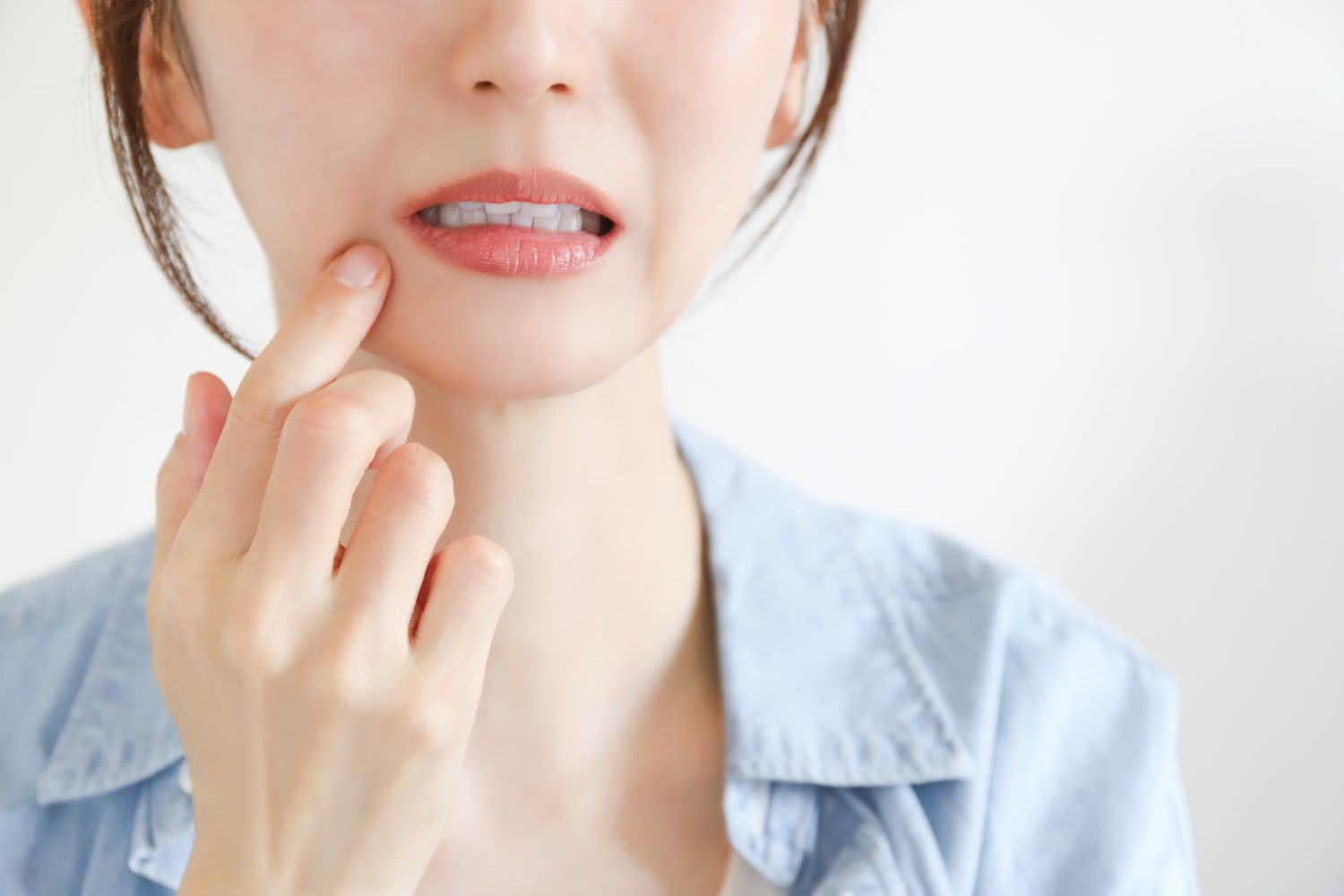 歯の噛み合わせの違和感が急に起きた原因は？対処法や予防法を解説