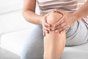 膝の痛みの治療とは？原因からPRP療法までスポーツ整形の医師がわかりやすく解説