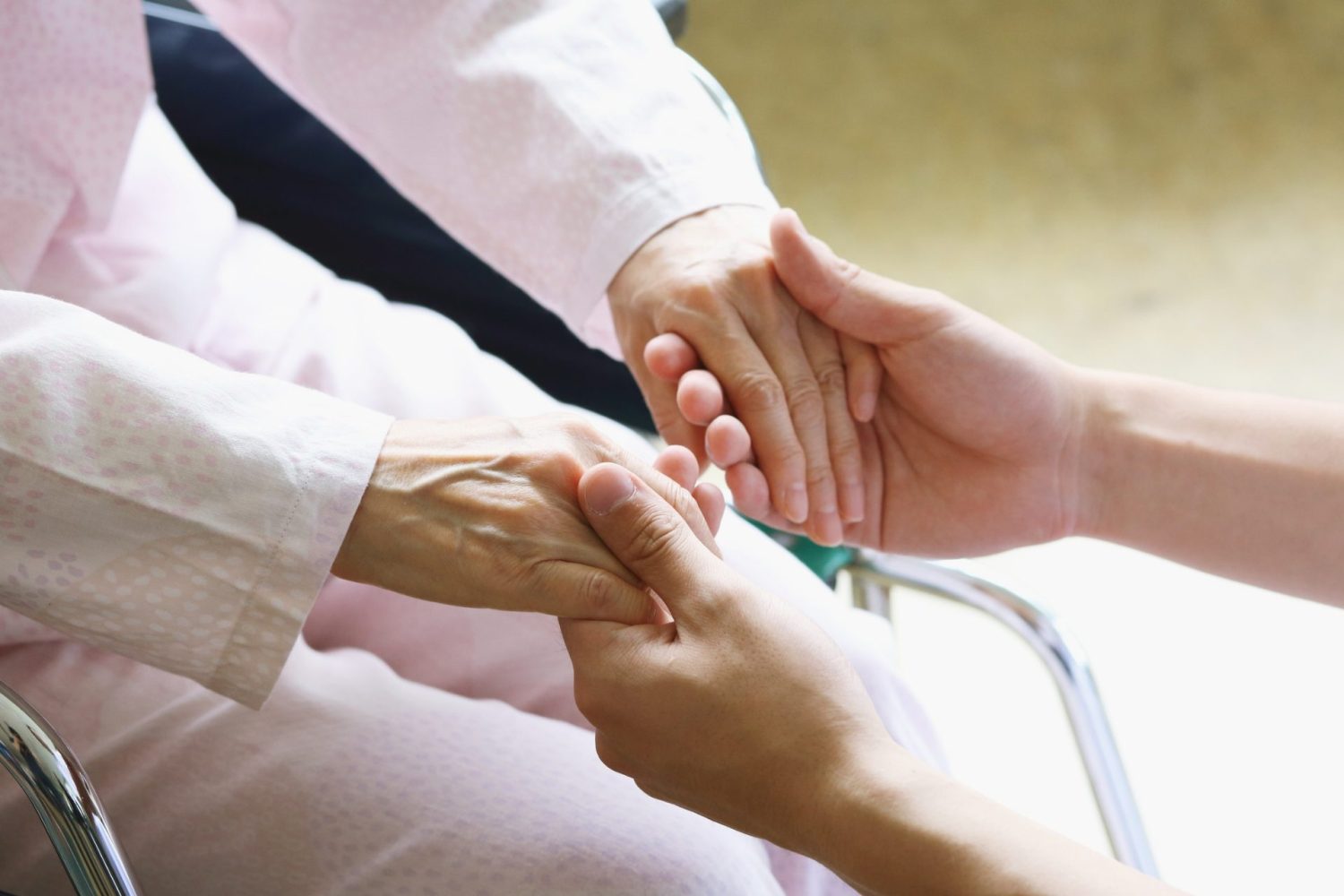 要介護4とは？状態の目安や施設入所を検討するタイミングを解説