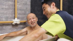 訪問入浴介護とは？サービス内容や利用できる方、当日の流れや費用の目安を解説