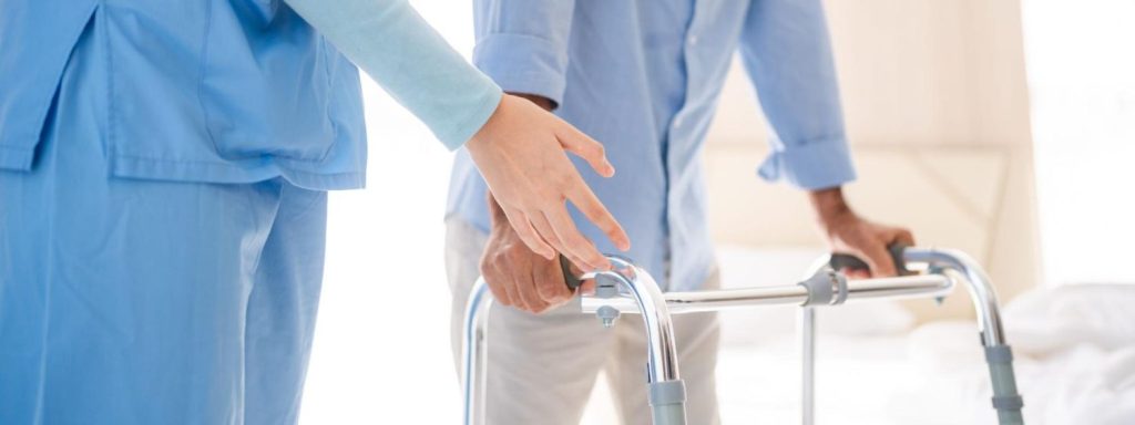 介護用品の種類や選び方、購入とレンタルの違いを詳しく解説！