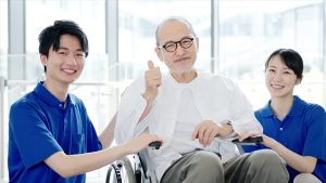 介護保険制度をわかりやすく解説！仕組みや利用できるサービス申請の流れとは