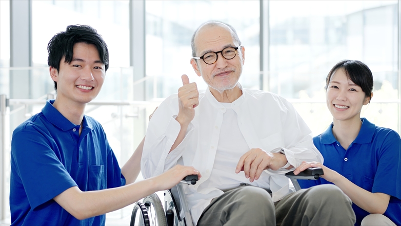 介護保険制度をわかりやすく解説！仕組みや利用できるサービス申請の流れとは