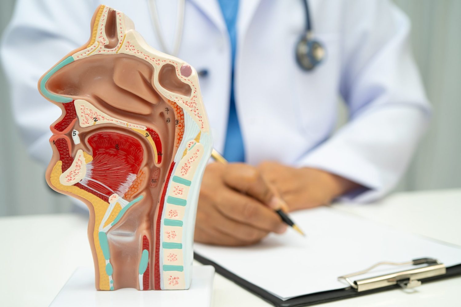 花粉症で頭痛が起きるメカニズム