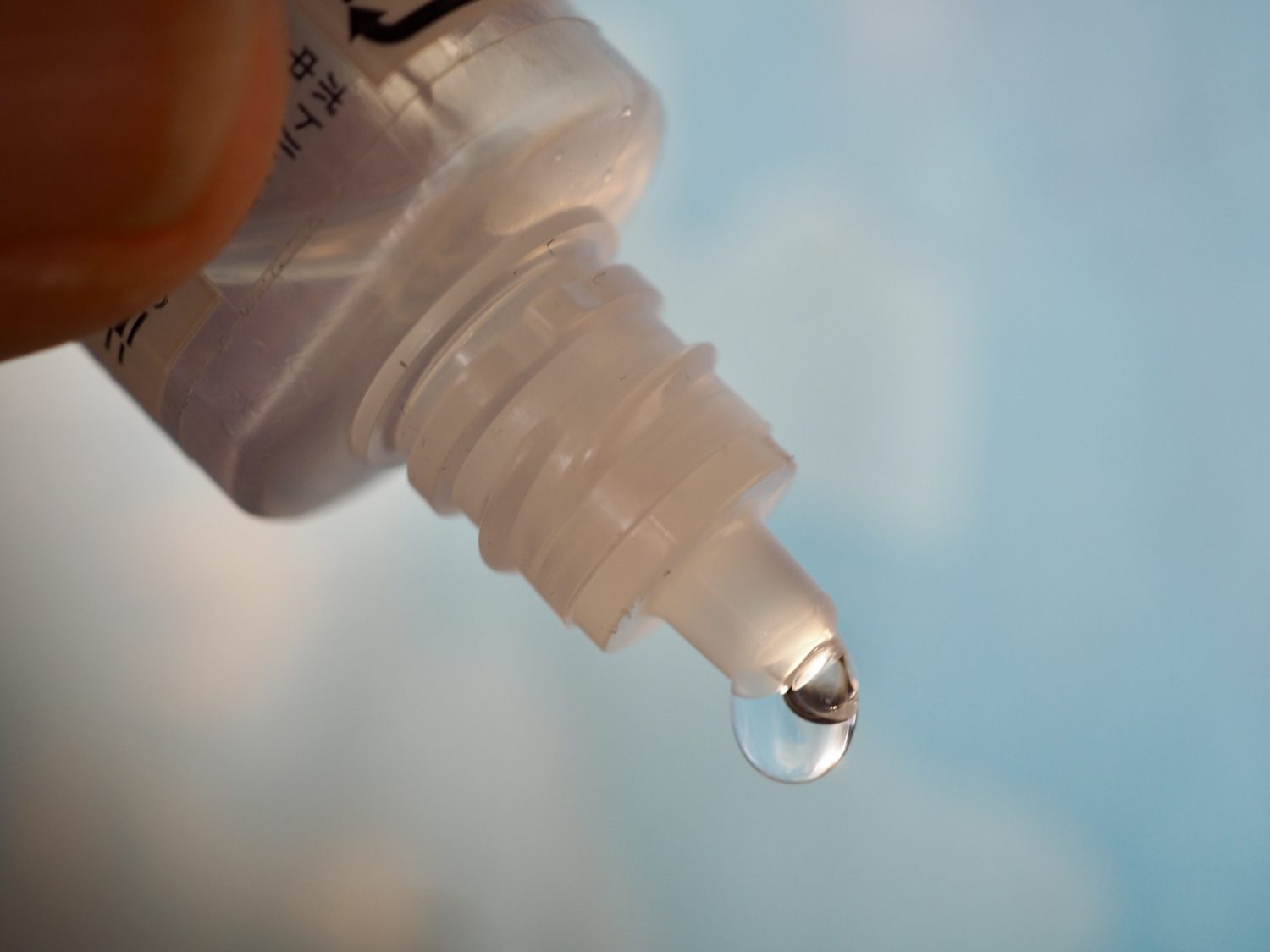 目の花粉症の症状を和らげる効果がある目薬の成分と選び方