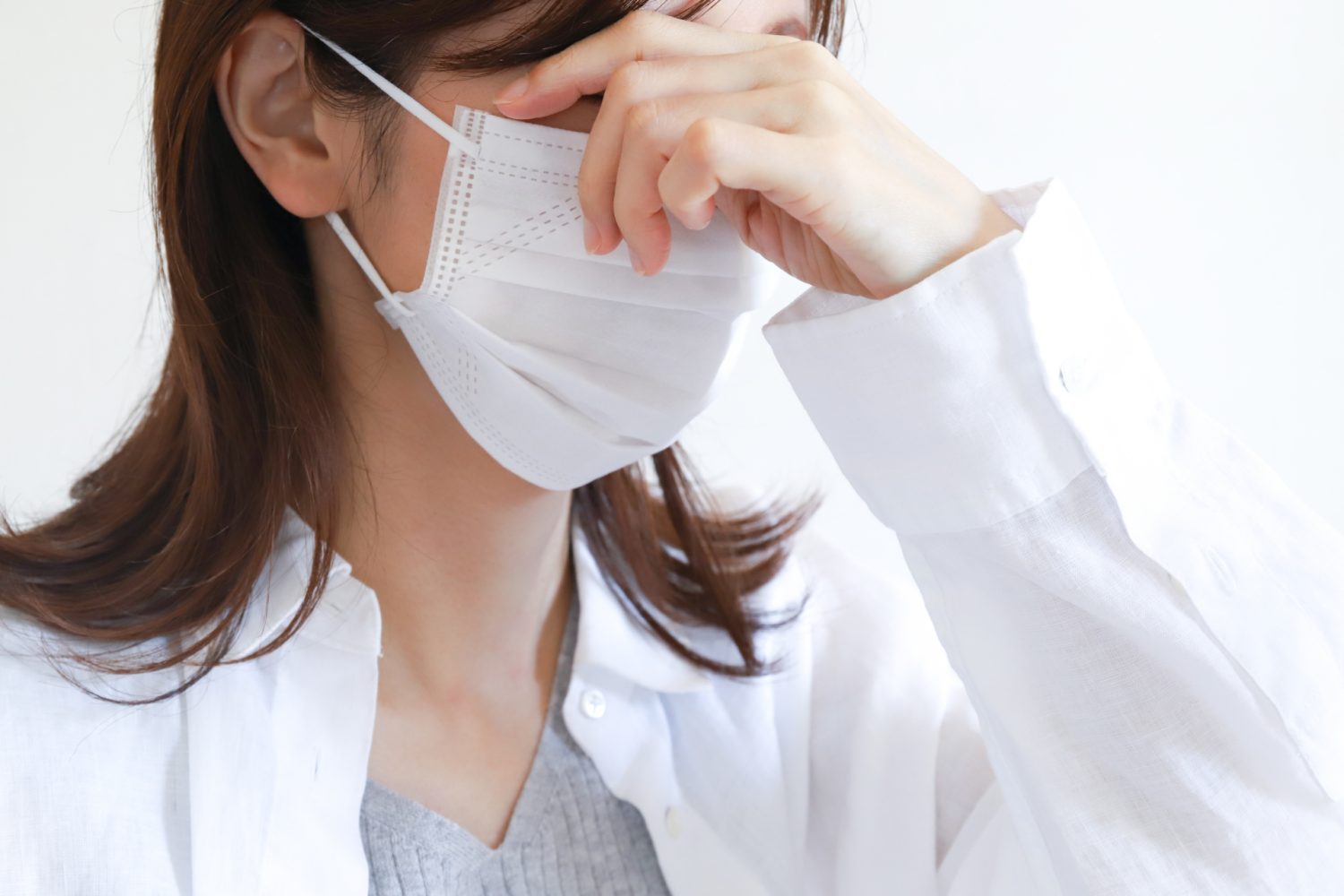 花粉症で生じる目の症状とメカニズム