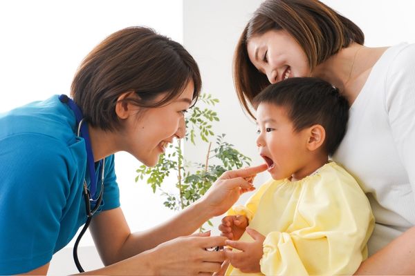 小児矯正はいつから始める？開始時期の目安と成長に合わせた治療の考え方