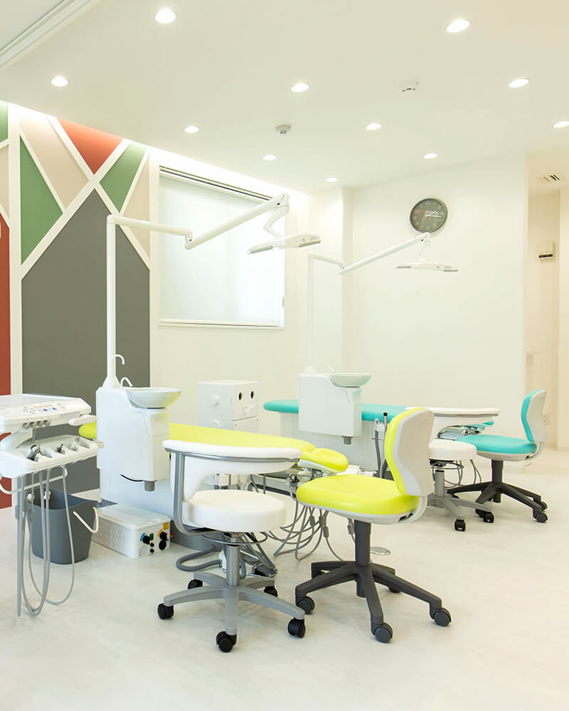 発達の個性を受け入れ、将来的に「一般歯科」へ通えるようになるために