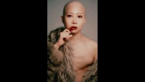 【闘病】死の淵から生還した女性ボーカルを再び襲う悪夢… 直感が告げた『乳がん』