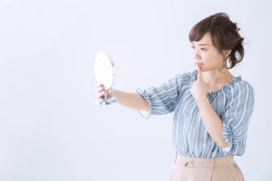 ダイレクトボンディングとコンポジットレジンの違いとは？特徴や適応ケース、費用の違いなどを解説