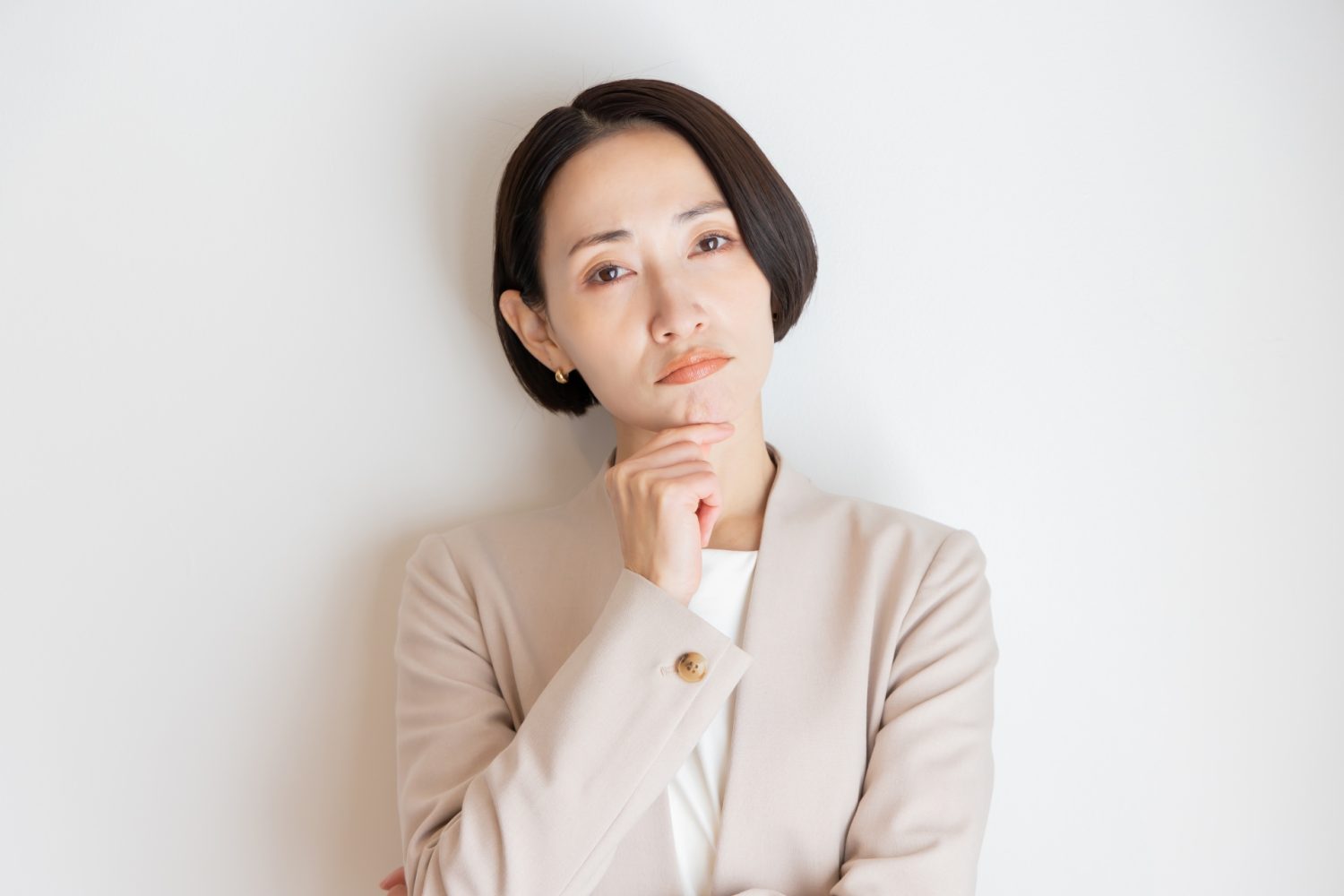 歯を全部セラミックにする場合に抜歯が必要なケースとは