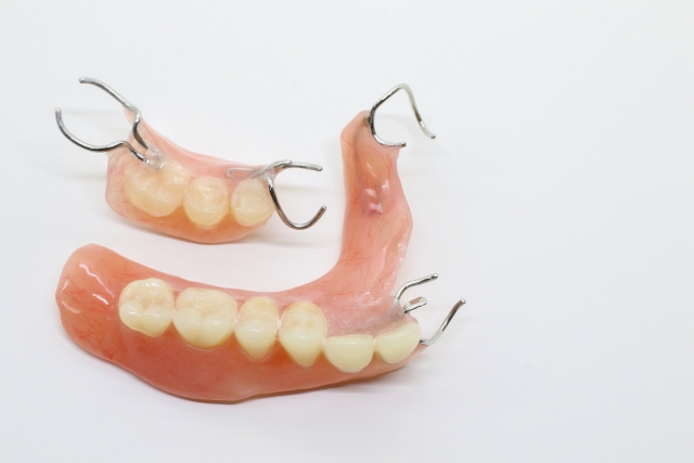 保険による制限で作れる入れ歯の種類