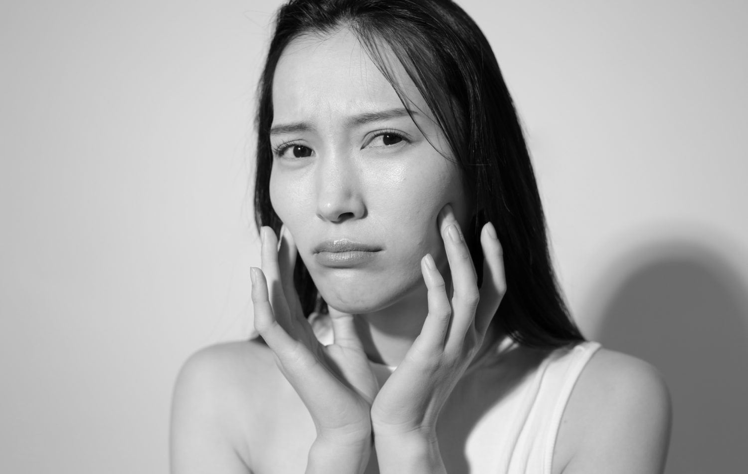 顔のたるみはなぜ起こる? 構造から解説!