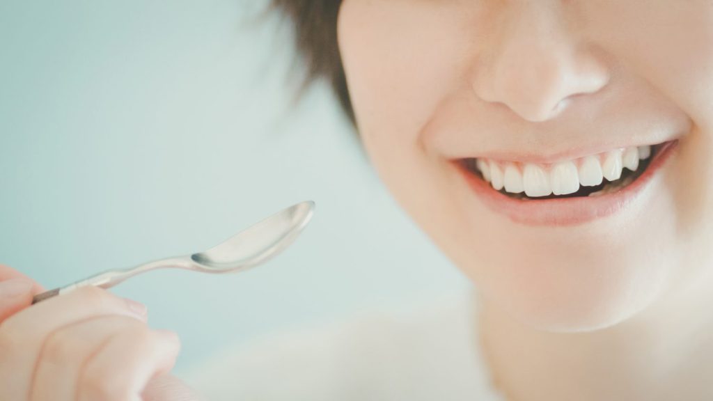 ／施術直後が重要！ ホワイトニング後に気をつけたい食習慣やトラブルへの備え