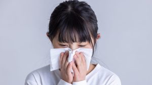 子どもの「鼻水」や「せき」は風邪？ 花粉症？ 見分け方と受診の目安を小児科医が解説
