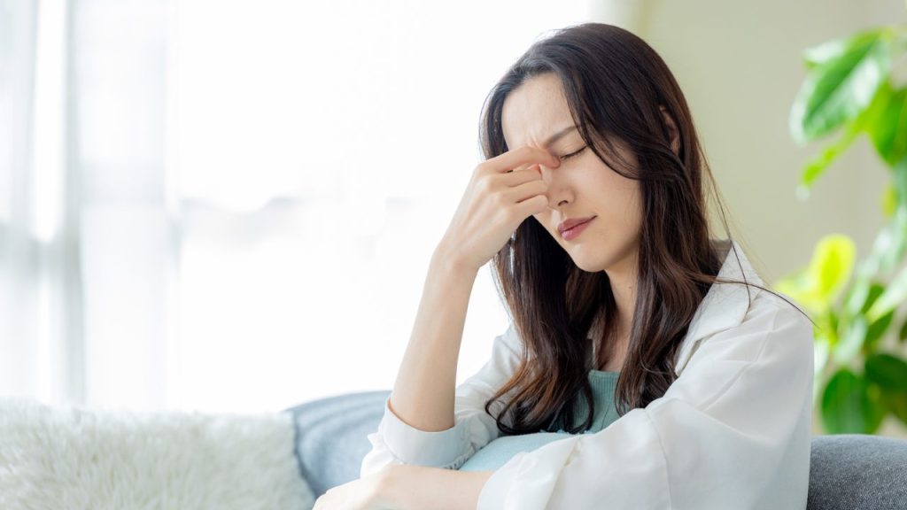 ただの疲れと思っていない？ 4月に増える不調は「適応障害」や「うつ病」の初期サインかも【医師解説】