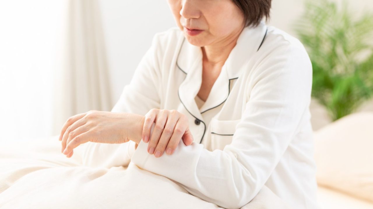 治らない『腱鞘炎』の痛みがつらい… 手術を検討するサインとは？【医師解説】