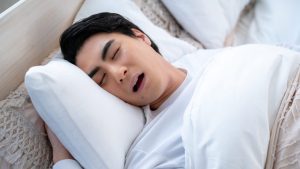 「いびきをかく人」の『糖尿病』の可能性は何倍？ 寝起きの“この症状”に注意【医師解説】