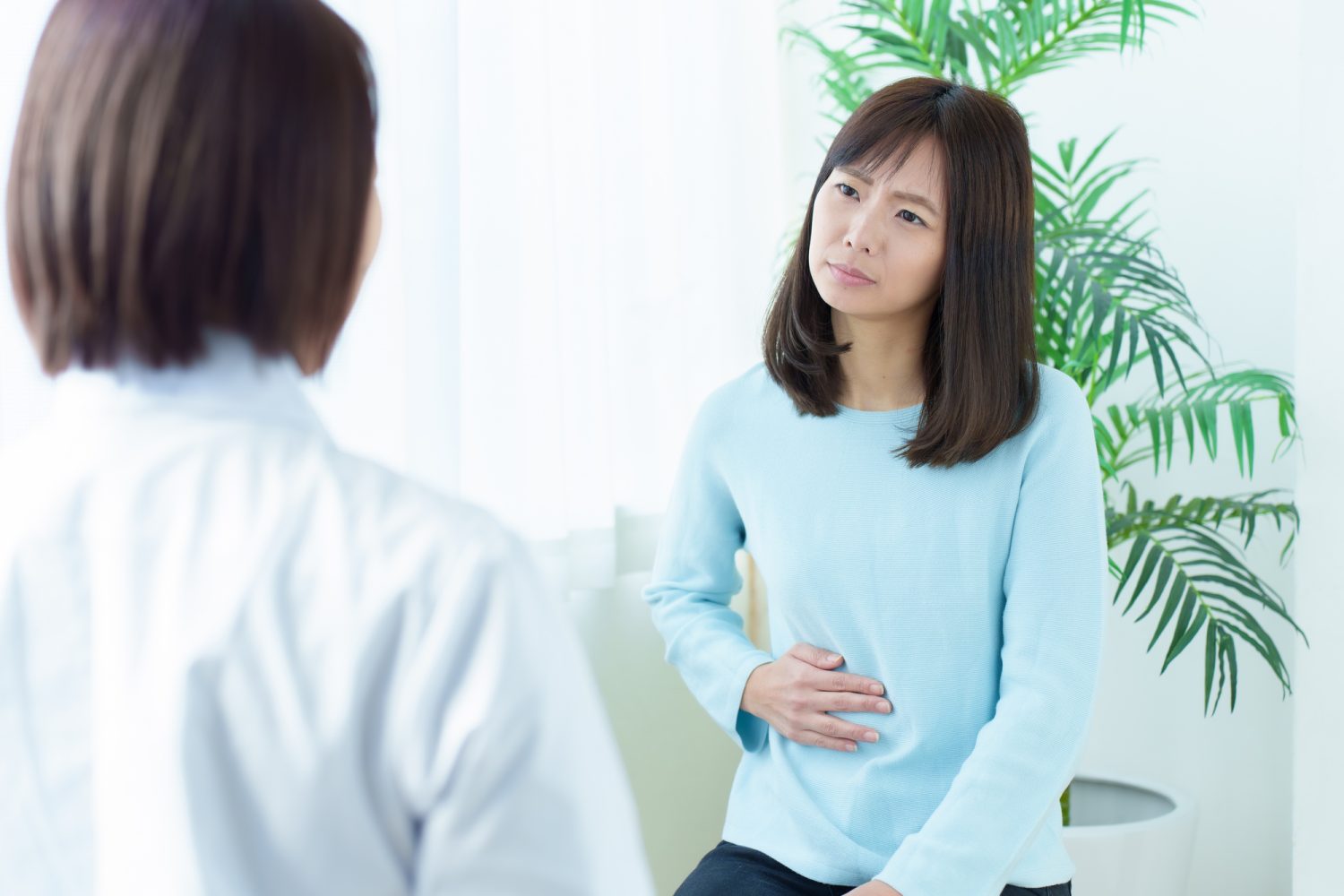 胃もたれ、胸やけ、胃痛で受診すべき目安は?