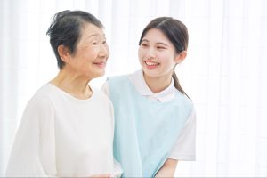 認知症の方向けの施設とは？入居できる施設の種類と選び方のポイントを解説